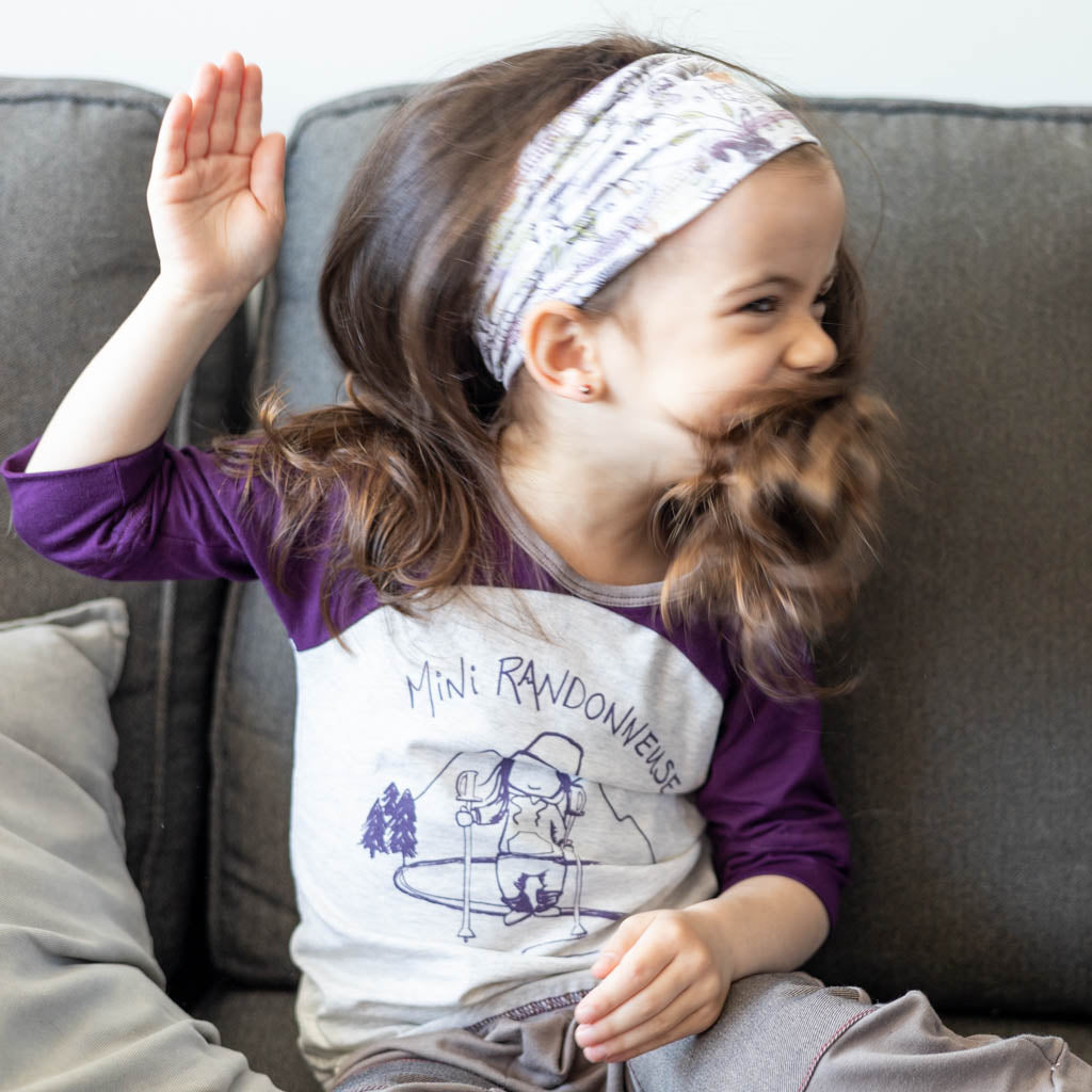 t-shirt, fille, sofa